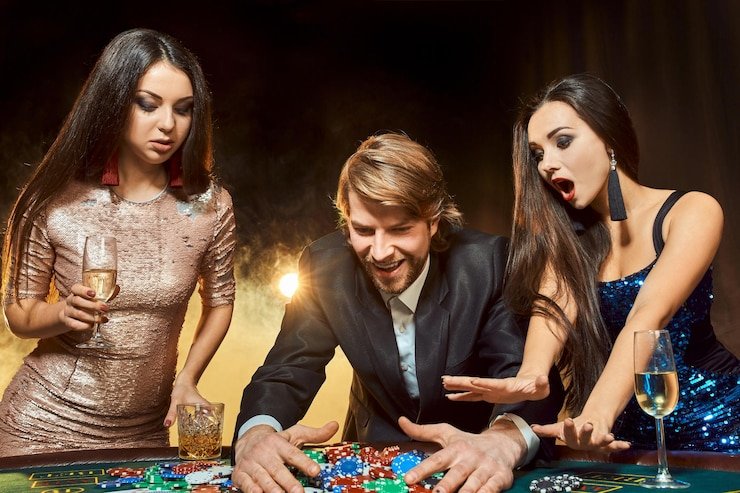 Ilustrasi keamanan data dan privasi tinggi untuk anggota VIP qq338 di platform taruhan dan casino online